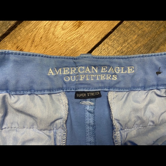 Woman’s American Eagle shorts - Picture 3 of 4